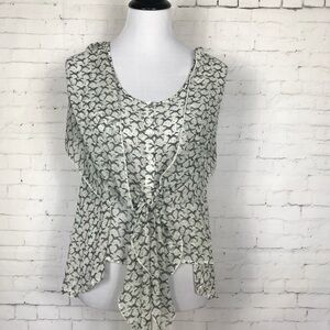 D’CLOSET Top with/attached Cape